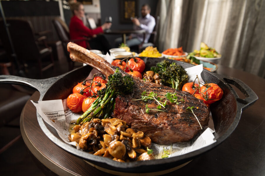 Redwood Steakhouse & Bar Medicine Hat Lodge Hotel